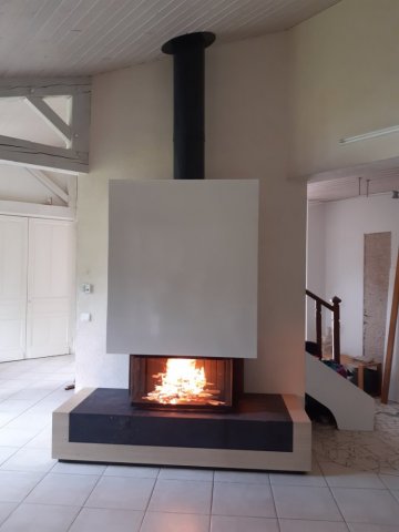 Fourniture, pose et installation de cheminée bois Philippe foyer fermé chez un particulier à Roanne